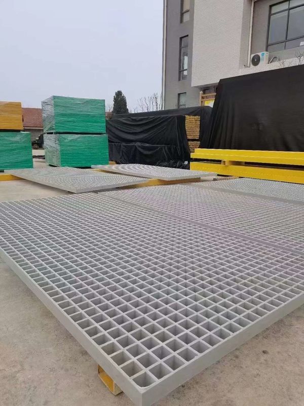 مصنع الغطاء الكهربائي الممشى استخدام 38 * 38 * 30mm FRP شبكة تخصيص الحجم واللون