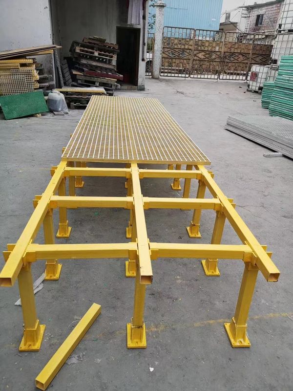 شباك FRP المستخدمة في منصة أو ممر في 38 * 38 * 38mm مع لون مخصص وحجم